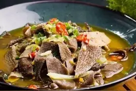 金汤水煮毛肚、酸辣鸡杂、鸡杂鲫鱼、水煮泥鳅四道川式特色菜做法图片