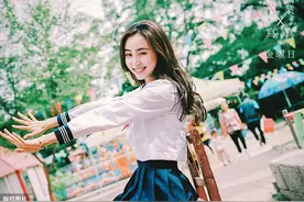 女生简单清新的拍照姿势图片