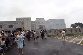 民工一锄头挖出237稀世珍宝，其中19件元青花瓷，每单件价值过亿图片