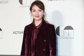 刘涛酒红色丝绒西服套装+蝴蝶结衬衫优雅女人图片