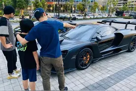 林志颖带儿子欣赏周杰伦的豪车，赢在起跑线的孩子，Kimi个头猛蹿图片