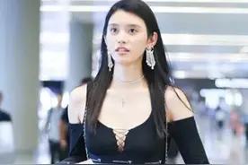 奚梦瑶哪像“豪门阔太”？黑色内衣直接外穿，肤白貌美真撩人图片