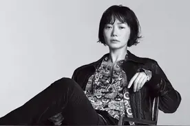 组图：《秘密森林2》热播 女主角裴斗娜杂志大片攻气十足图片