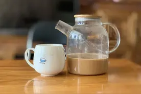 用最简单的方法自制的焦糖奶茶，和外面卖的到底差在哪里？图片