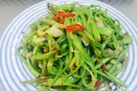 家常快手素小炒，辣炒扁豆丝，香辣可口不油腻，美味超下饭图片