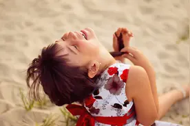 为什么有的孩子小时候丑，长大漂亮？逆袭的原因，和这些因素有关图片