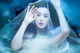 范冰冰《时尚新娘》新刊封面，华丽纱裙宛若化身破茧而出的蝴蝶图片