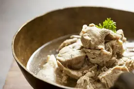 天冷记得多吃羊肉，炖羊肉时，只需放这3味料，羊汤鲜美无膻味图片