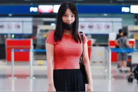 徐冬冬身材有料，多肉身材偏爱紧身装，和柳岩比谁能更胜一筹？图片