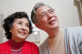 老人去世之前的“胡言乱语”，子女要不要听？专家：必须认真听图片