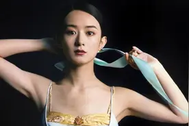 赵丽颖《时尚芭莎》八月大片，恬静优雅干净干练，复古油画的风格图片