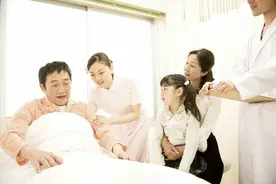 父亲患癌却因曾有高血压遭保险公司拒赔，女儿起诉后看法院怎么判图片
