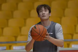 巩晓彬：丁彦雨航身体无法达到训练要求 希望他尽快归队恢复图片