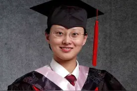 安徽女孩11岁瘫痪，29岁成中国第一位坐轮椅女博士，如今是教授图片
