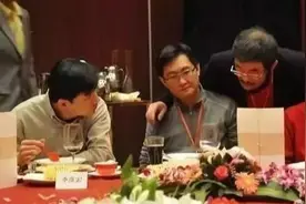 一手压着2位“中国首富”，这位神秘大胡子，江湖地位依旧没变图片