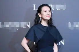 章子怡二胎后首亮相，被指面部干瘪发际线堪忧，脸上一点肉也没？图片