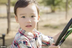 孩子对裸体好奇？这是儿童自我认知过程，家长积极引导只需5步图片