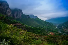 深山藏古村，这个世外桃源发现了石门魏碑图片