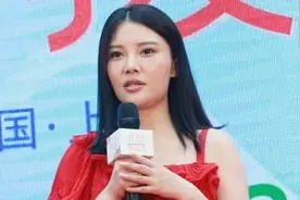 太丰满了也不好，徐冬冬穿蛋糕裙久违现身好圆润，未修图胖的真实图片