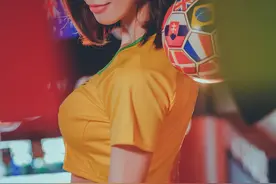 巴西足球宝贝室内拍摄唯美图片