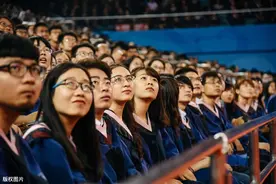 她14岁参加高考，750分上清华，本是国家栋梁却背负一身“骂名”图片
