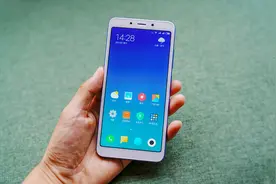 老年人使用智能手机，打电话声音小怎么解决图片