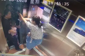 5岁男童手被卡在电梯门缝  28楼急！急！急图片