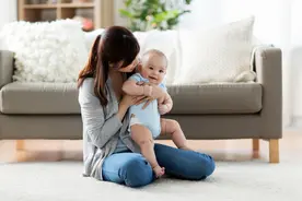 当10岁的美丽女儿收到情书时，这个妈妈的反应绝了图片