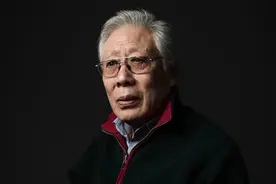 “康熙帝”焦晃：三段婚姻两次被妻子抛弃，如今84岁苦尽甘来图片