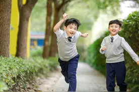 家庭教育的三碗“毒鸡汤”，正扭曲孩子的成长，家长不要盲目跟风图片