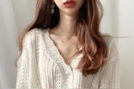 秋天真的来了！学会这六款镂空针织衫的搭配法，换季也能天天美图片