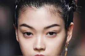 年仅18岁的日法混血模特美佳，气质有点绝，就像动漫里的人物图片