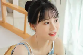 白丝袜美女舞蹈艺术学生室内写真图片