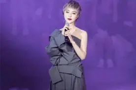 范冰冰终于放大招！剪短发染“奶奶灰”，穿单肩连体裤美到不敢认图片