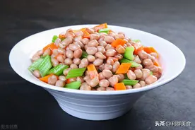 脆爽、健康美味的凉拌花生米、芹菜、胡萝卜，下酒又下饭图片