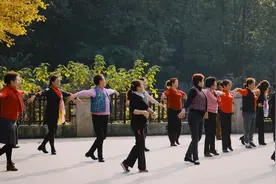 56岁阿姨的哭诉：跳了一年广场舞，没想到毁了后半生图片