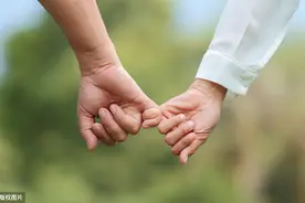 一生一承诺：牵了你的手，就不愿让你再受苦图片