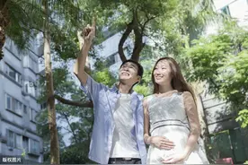 故事：喝醉后我开玩笑给男神表白，他却认真，我喜欢你10年了(下)图片