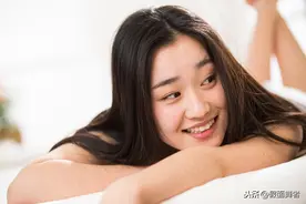男人爱不爱你，看你“大姨妈”来时他的3个“小动作”，一清二楚图片