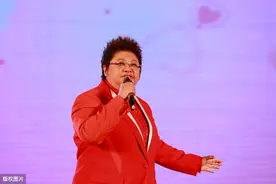 有一个这样的知己是人生之幸：没有她，就没有今天的韩红图片