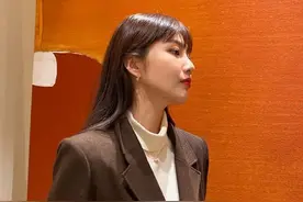 南韩女艺人朴秀荣，又美又会穿，黑长直超御姐图片
