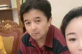 毕福剑退休后罕见露面，携手于文华直播助农，滤镜下模样大变图片