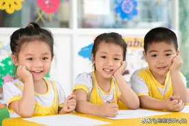 幼儿园开始交学费了，你们家的学费是降了还是涨了呢？图片