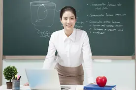 课堂上，师生较量一桩桩图片