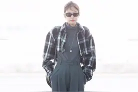 女团内的时尚担当，jennie的私服穿搭！圆脸女生也可以又酷又性感图片
