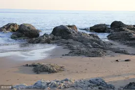 伟人毛泽东《浪淘沙北戴河》气魄雄伟，郭沫若赞叹地写了2首诗图片