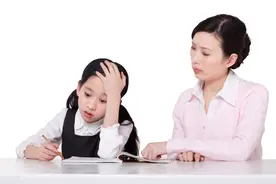 孩子的这五个小举动，是他爱妈妈的表现，做父母的要珍惜图片