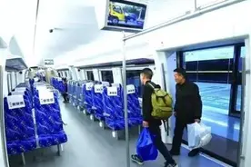 今天起，长株潭城铁株洲至长沙终点只到麓谷站图片