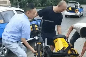 嫌“抢生意”，4名出租车司机将共享电单车投河被判刑图片