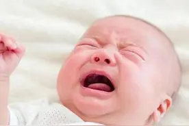 宝宝睡眠中常见的6种不适症状，很可能是疾病信号，宝妈要会判断图片
